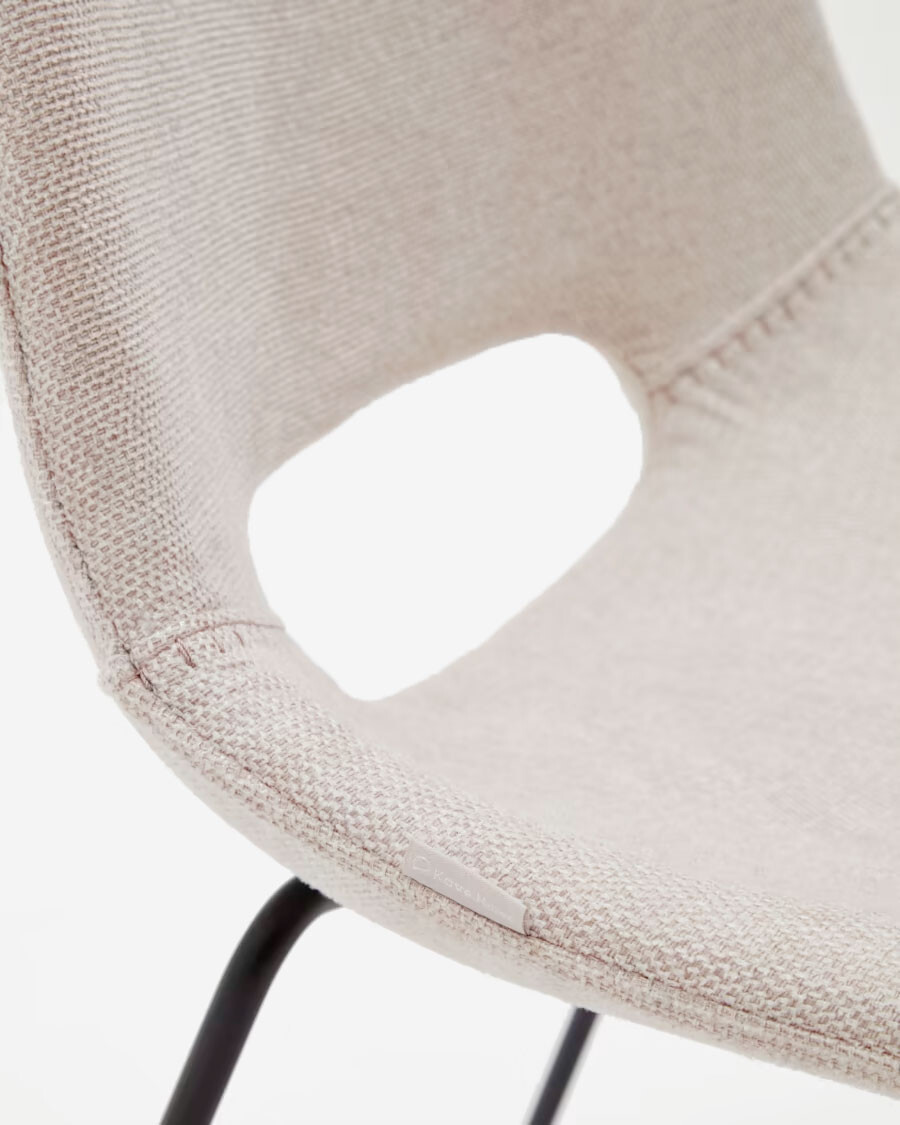 Silla Zahara beige y patas de acero con acabado negro Silla Zahara beige y patas de acero con acabado negro