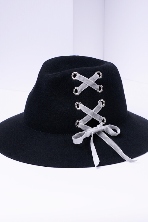 Sombrero con detalle de cinta negro