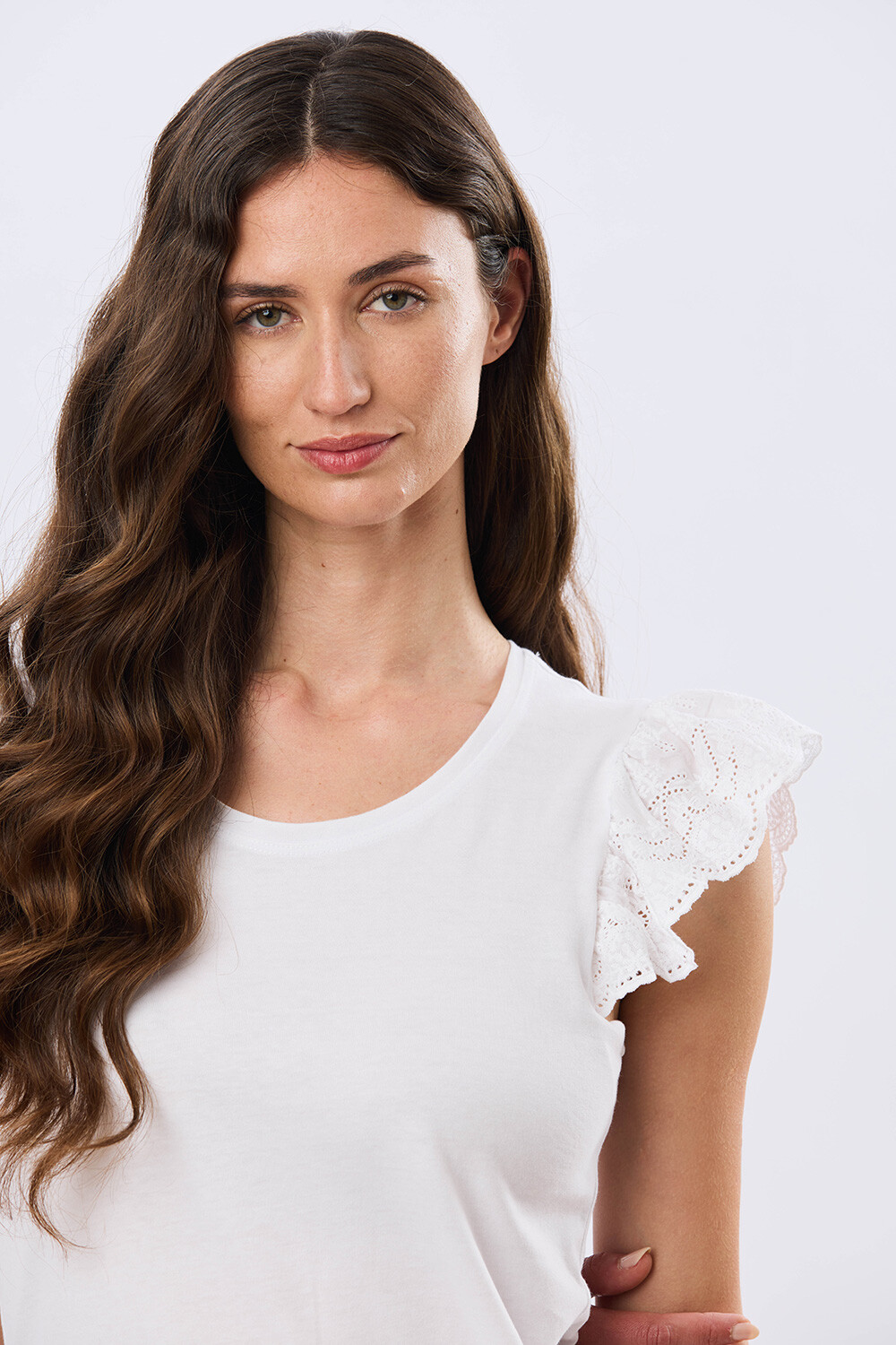 REMERA DE ALGODÓN CON BRODERIE Blanco