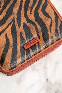 Billetera Animal Print Camel