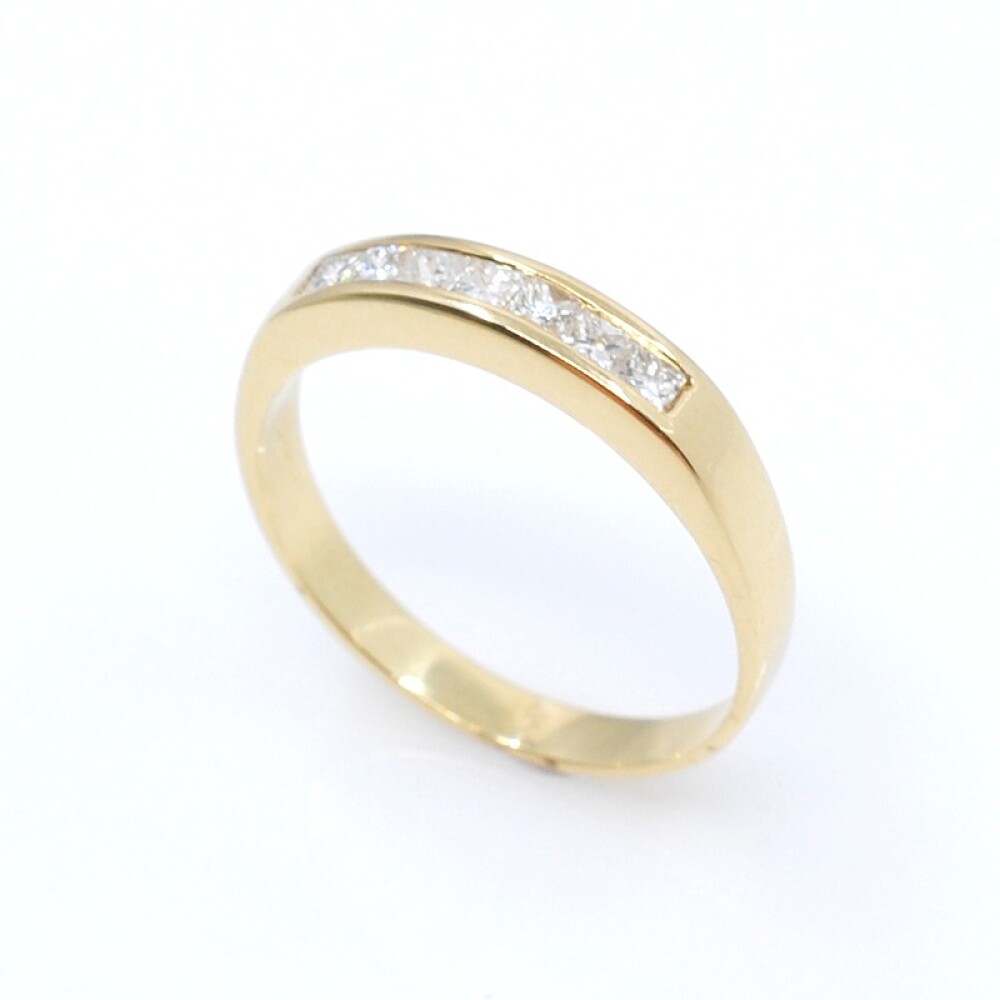 Anillo en oro 18k amarillo y brillantes Anillo en oro 18k amarillo y brillantes