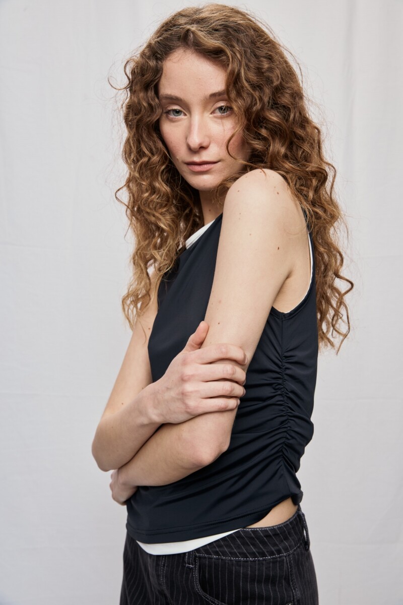 REMERA VANA Negro
