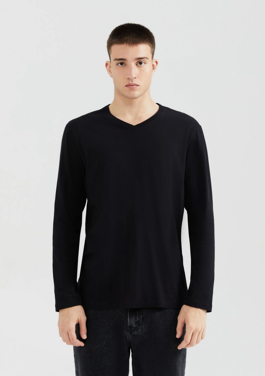 CAMISETA UNISSEX CON ESCOTE V - NEGRO 