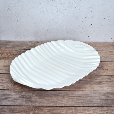 FUENTE DE CERAMICA BLANCA OVAL LABRADO CON ONDAS 43X31X5.5CM FUENTE DE CERAMICA BLANCA OVAL LABRADO CON ONDAS 43X31X5.5CM