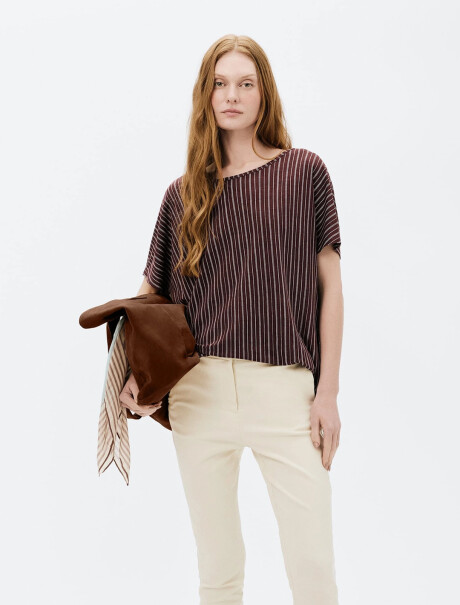 BLUSA ESTAMPADA DE MANGA CORTA BORDEAUX