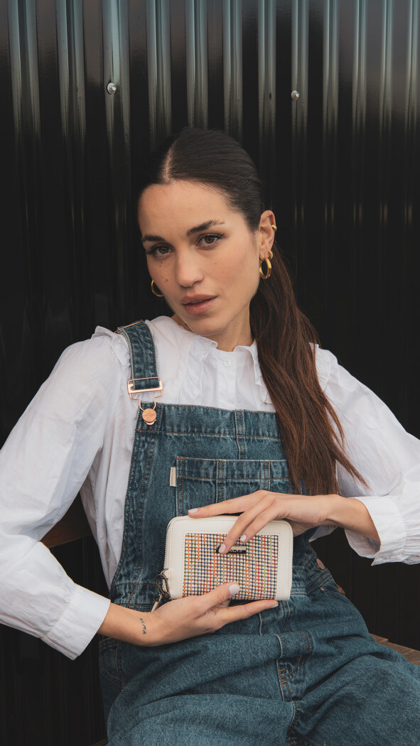 BILLETERA LORENZA HILOS MULTICOLOR C/ARENA