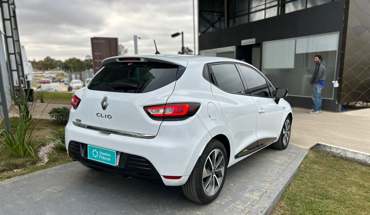 Renault Clio 1.2 Expression - 2017 Renault Clio 1.2 Expression - 2017
