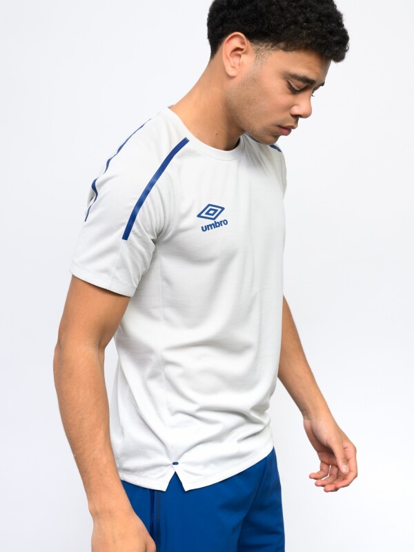 REMERA SYNC Umbro Hombre 051