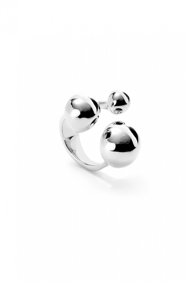 ANILLO EN ALEACIÓN DE METALES BAÑADO EN PLATA DE LEY CON TRES BOLAS DE DIFERENTES TAMAÑOS Anillo