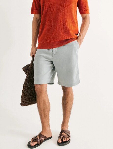 BERMUDA BÁSICA MODELO CHINO VERDE