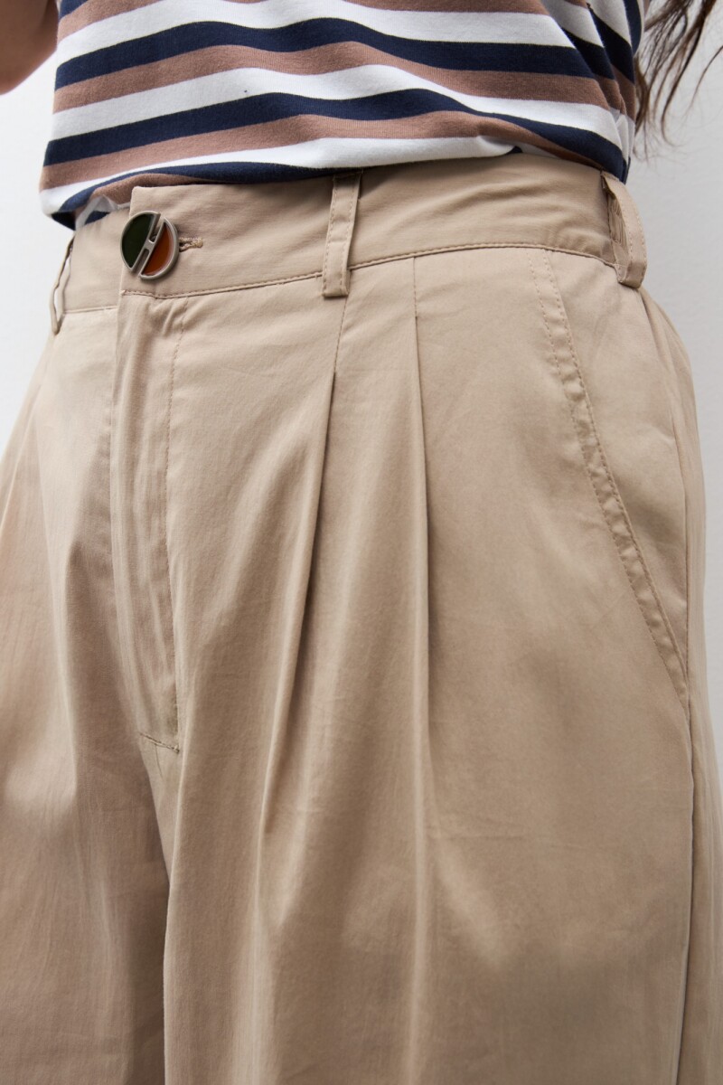 Pantalón pinzado beige