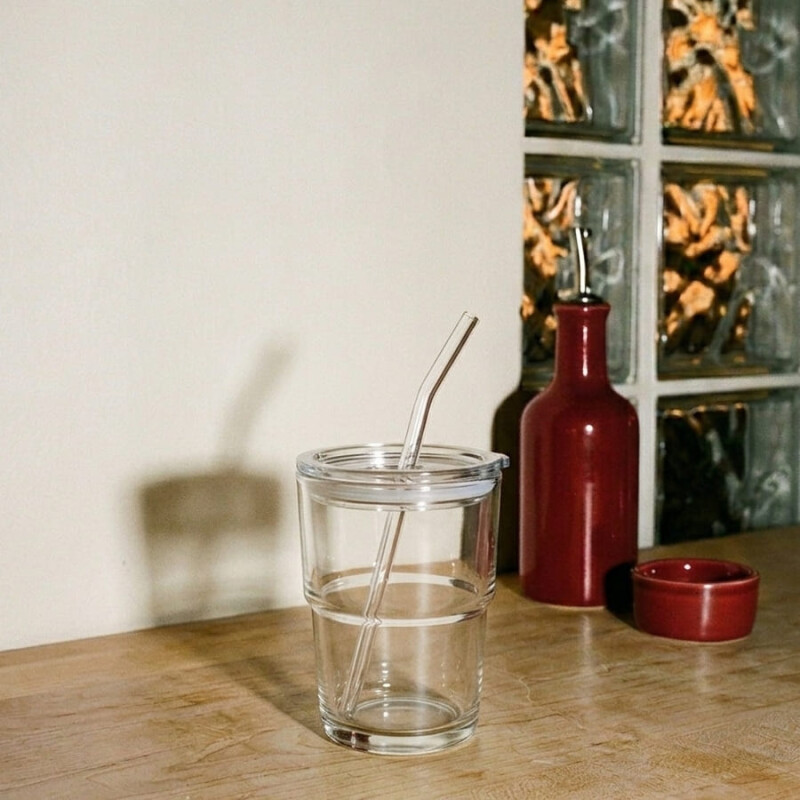 Vaso de vidrio con tapa y sorbito 450ml Vaso de vidrio con tapa y sorbito 450ml