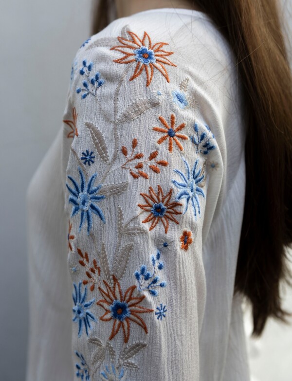 Blusa Bordada CRUDO