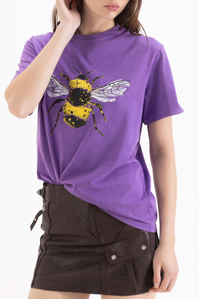 REMERA BEE Violeta
