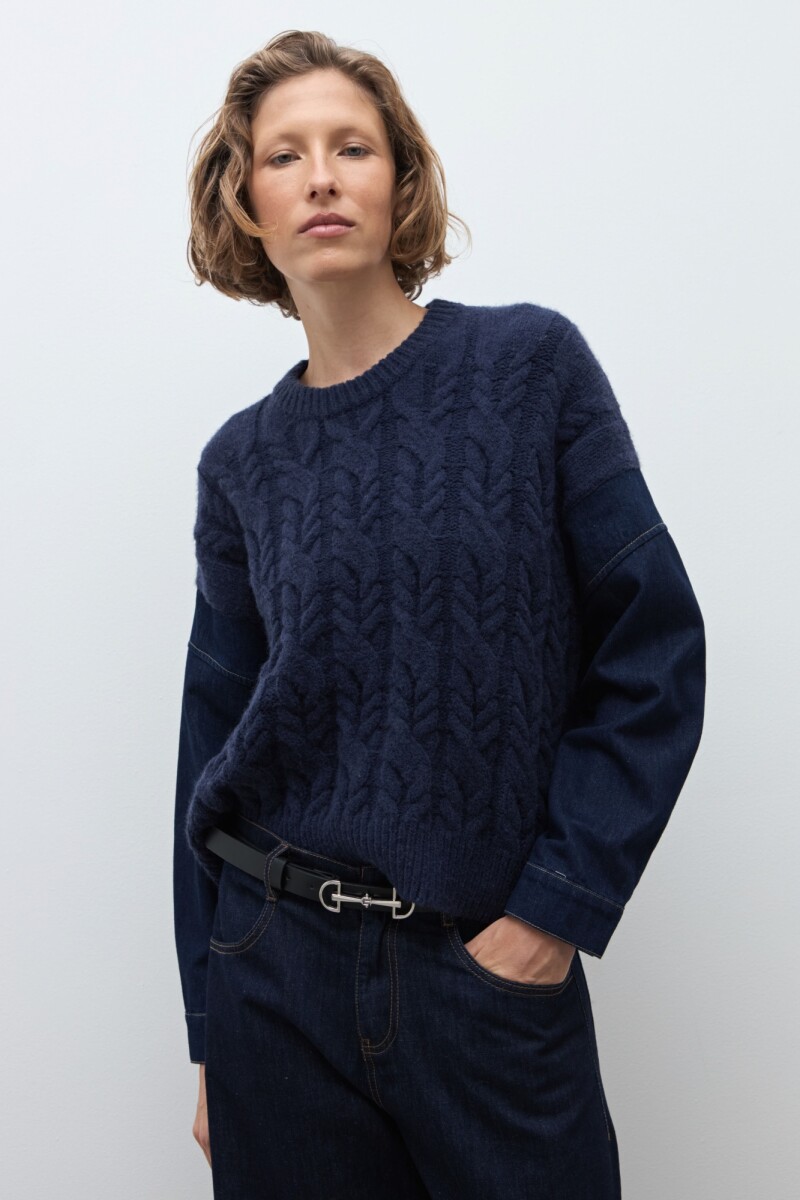 Sweater con jean azul marino