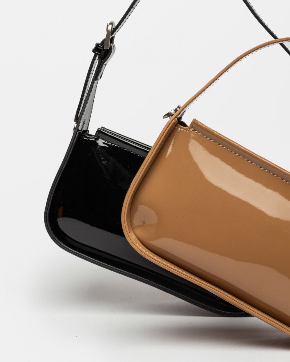 Cartera Al Hombro Leaf en Efecto Cuero Charol Taupe