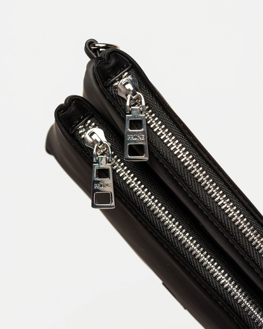 Bandolera Lily en gomato Negro