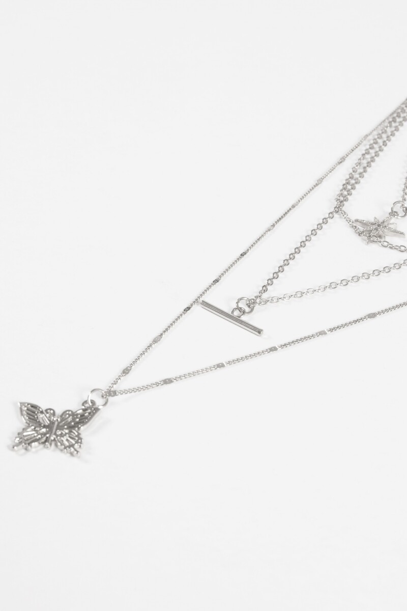 Collar triple dije mariposa plateado