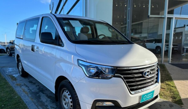 Hyundai H1 Minibus 8Plz 2,4 Nafta - 2021 Hyundai H1 Minibus 8Plz 2,4 Nafta - 2021
