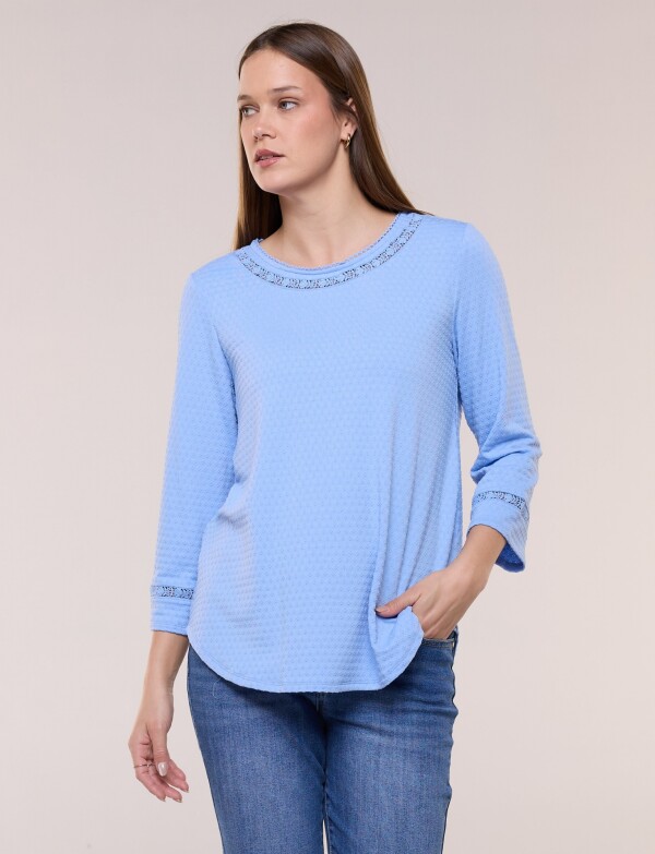 Remera Manga 3/4 Con Detalle De Puntilla Calada CELESTE