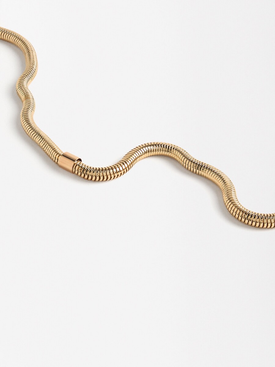 Collar Corto Con Cadena De Serpiente dorado