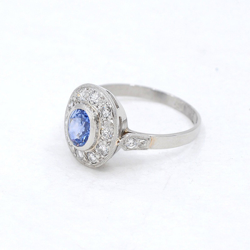 Anillo En Platino Con Brillantes Y Zafiro Central Anillo En Platino Con Brillantes Y Zafiro Central