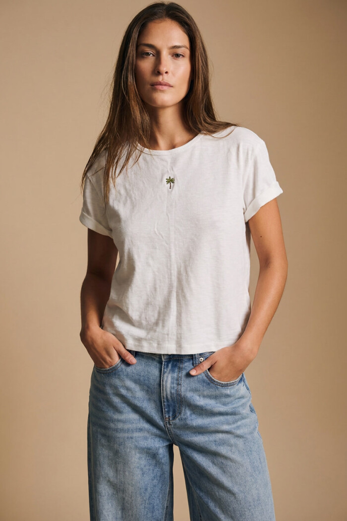 Remera Bordada Nácar