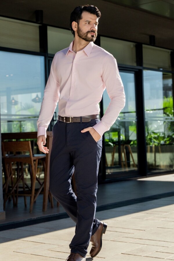 Pantalón tipo Chino. Pantalón tipo Chino.