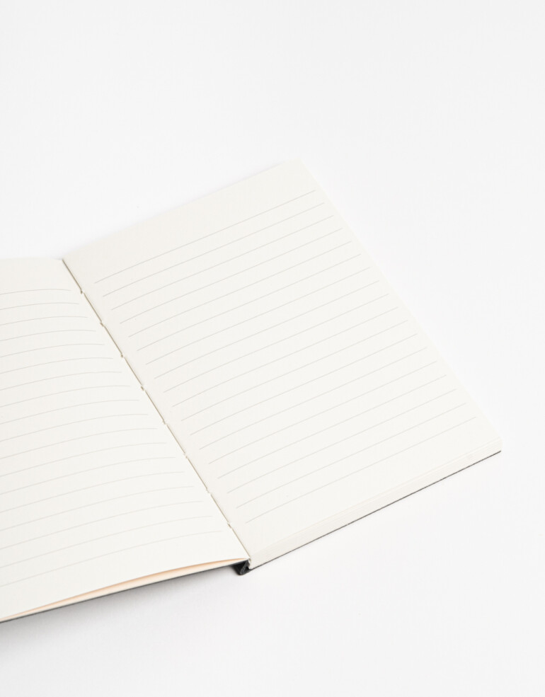 Anotadores Cuadernos y Memos Cuaderno Pu Texturado. Contiene 80 Hojas Rayadas Y Elástico Sujetador - Negro