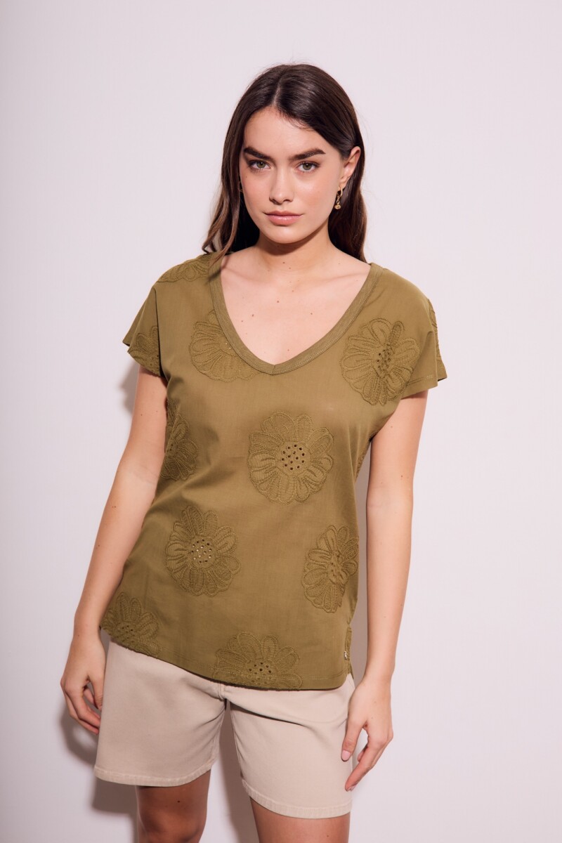 Remera Bordada Alodón Flame Oliva