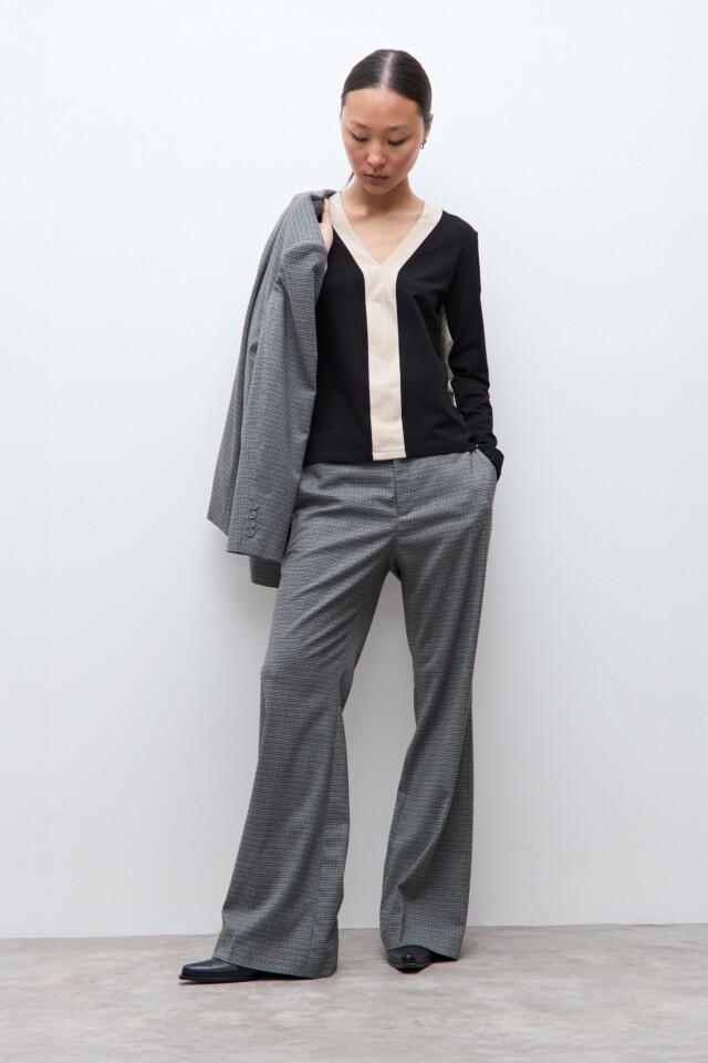 Remera bicolor negro