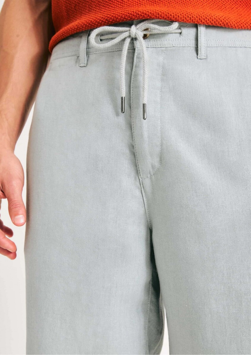 BERMUDA BÁSICA MODELO CHINO - VERDE 