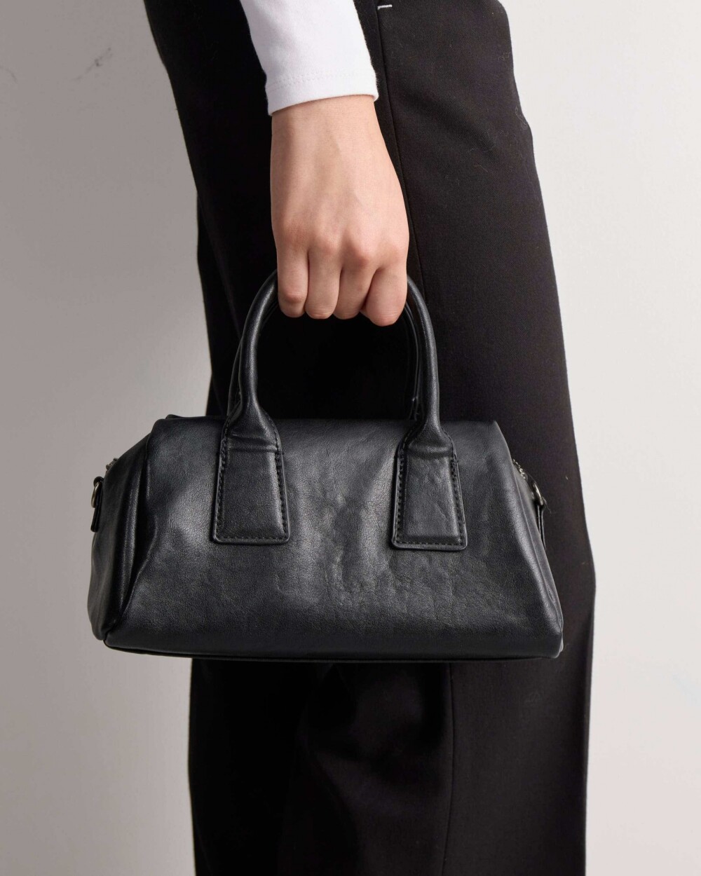 Cartera de mano Call en efecto cuero liso Negro