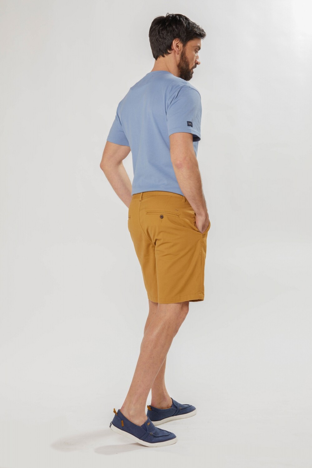 BERMUDA CLÁSICA CON SPANDEX Mostaza
