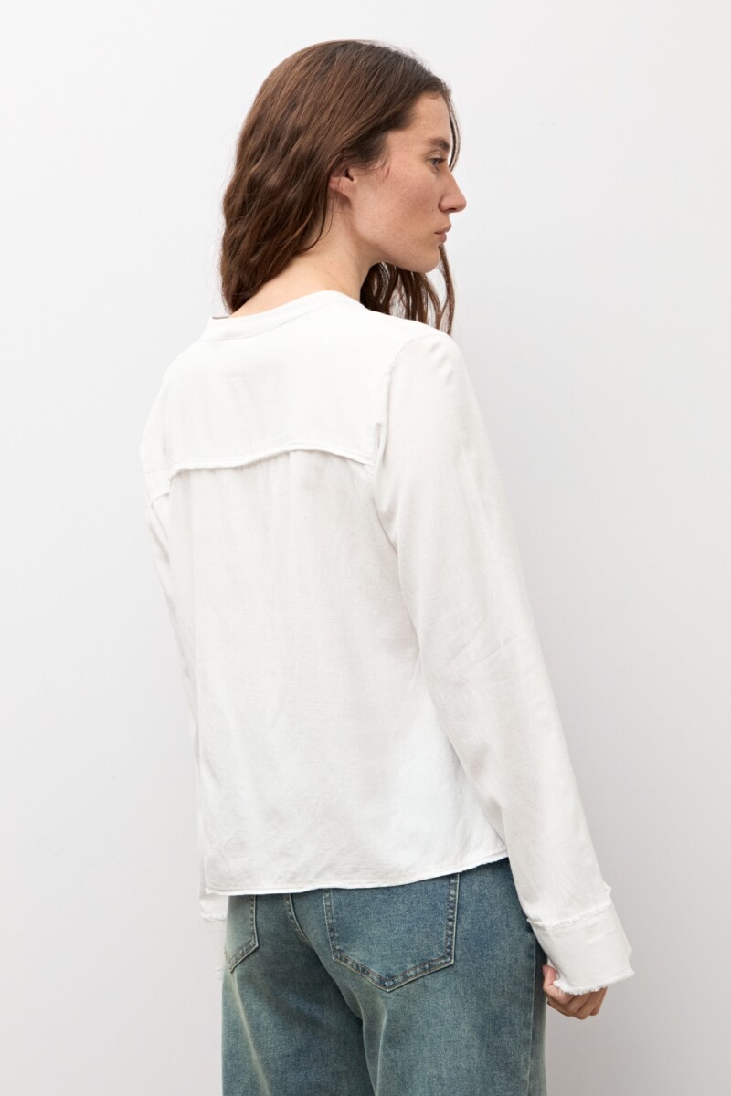 Blusa alamares blanco