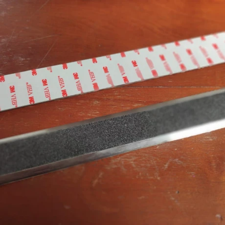 Barra Podotáctil Acero Inoxidable CARBORUNDUM para PEGAR Barra Podotáctil Acero Inoxidable CARBORUNDUM para PEGAR