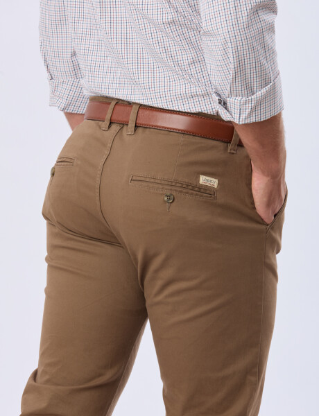 PANTALÓN SPANDEX SLIM FIT Marron