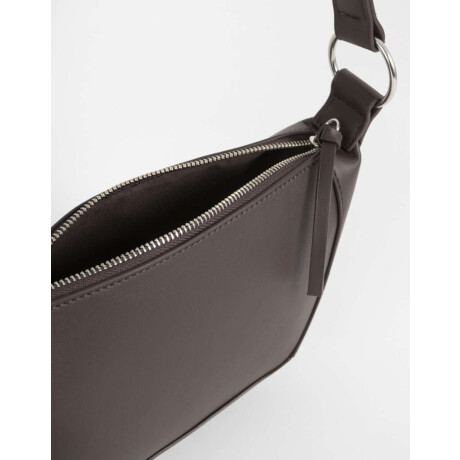 Bandolera Tachas Con Charm Marron Oscuro