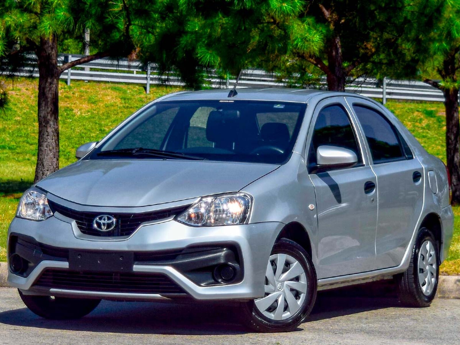 Toyota Etios X-B 1.5 Extra Full | Permuta / Financia 