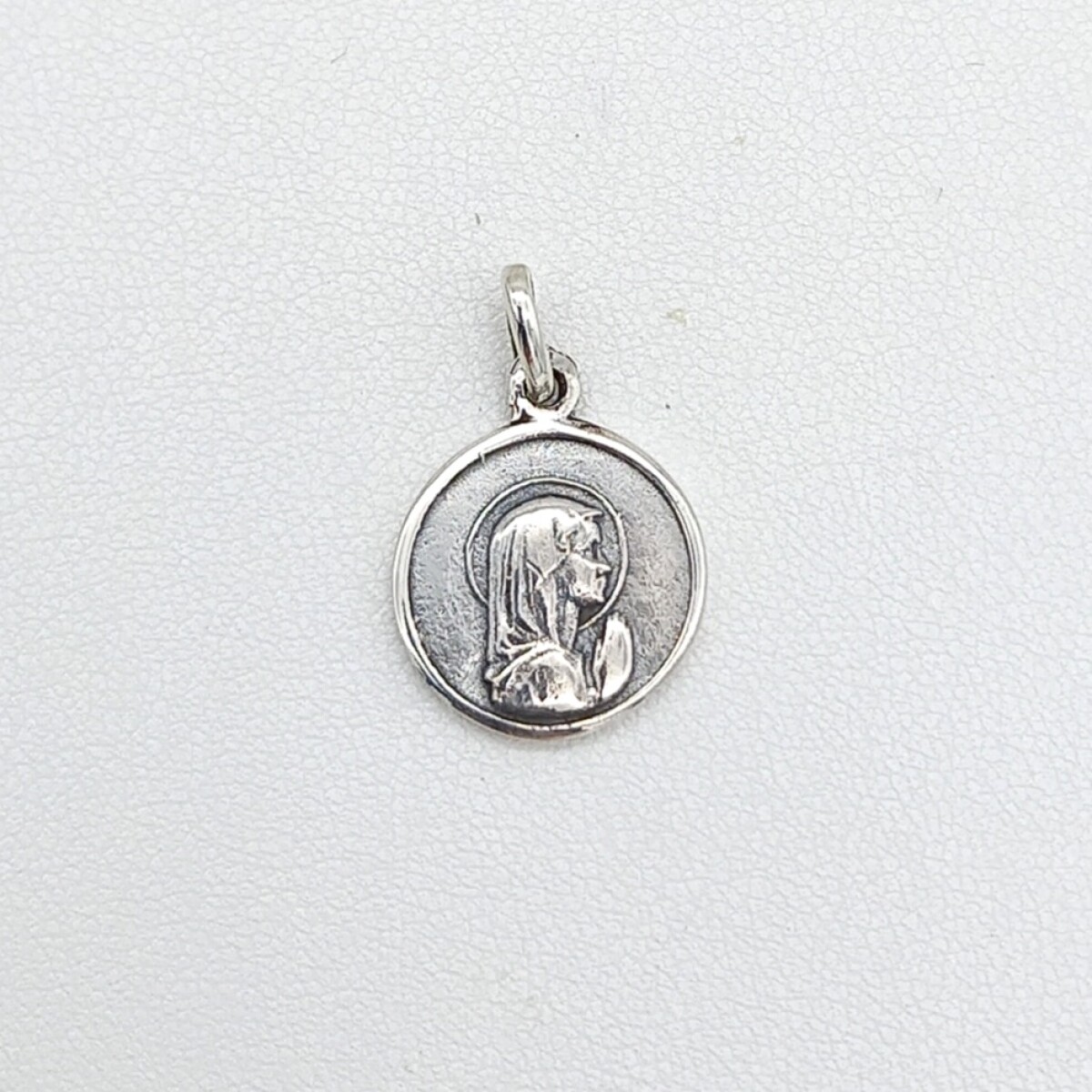 Medalla religiosa de plata 925, Virgen Niña con manto, diámetro 13.5mm. 
