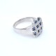Anillo en oro 18k blanco, brillantes y zafiros. Anillo en oro 18k blanco, brillantes y zafiros.