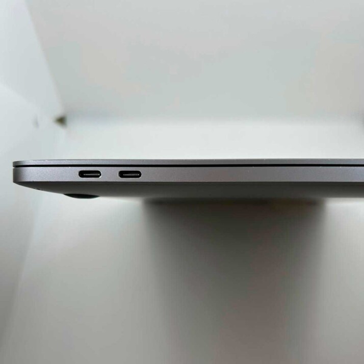 MacBook Pro 13" 2020 M1 - 8GB RAM 512 SSD MacBook Pro 13" 2020 M1 - 8GB RAM 512 SSD