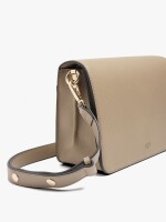 Bolso Bandolera Con Textura Y Solapa taupe
