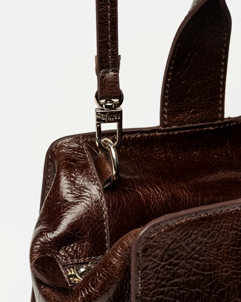 Cartera de mano Mila en cuero arrugado Marron