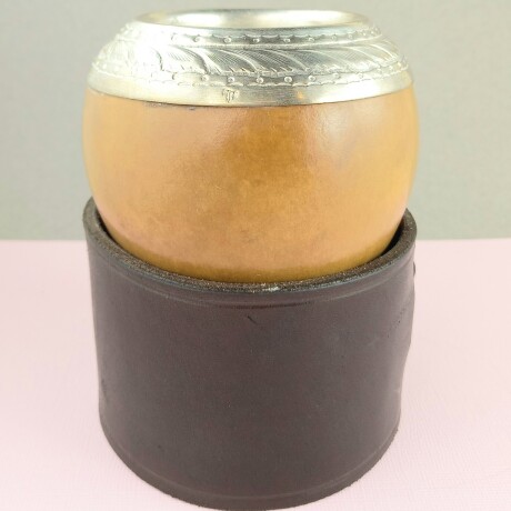 Porongo sin forrar con boca de plata. Porongo sin forrar con boca de plata.