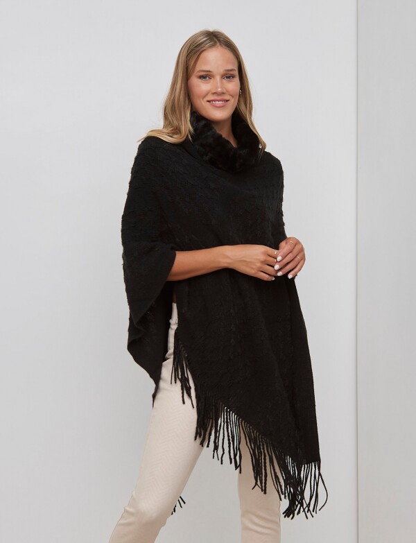 Poncho Detalle Piel NEGRO