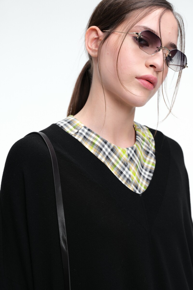 SWEATER ESCOTE V Negro