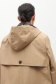 Trench impermeable con cuello en contraste beige