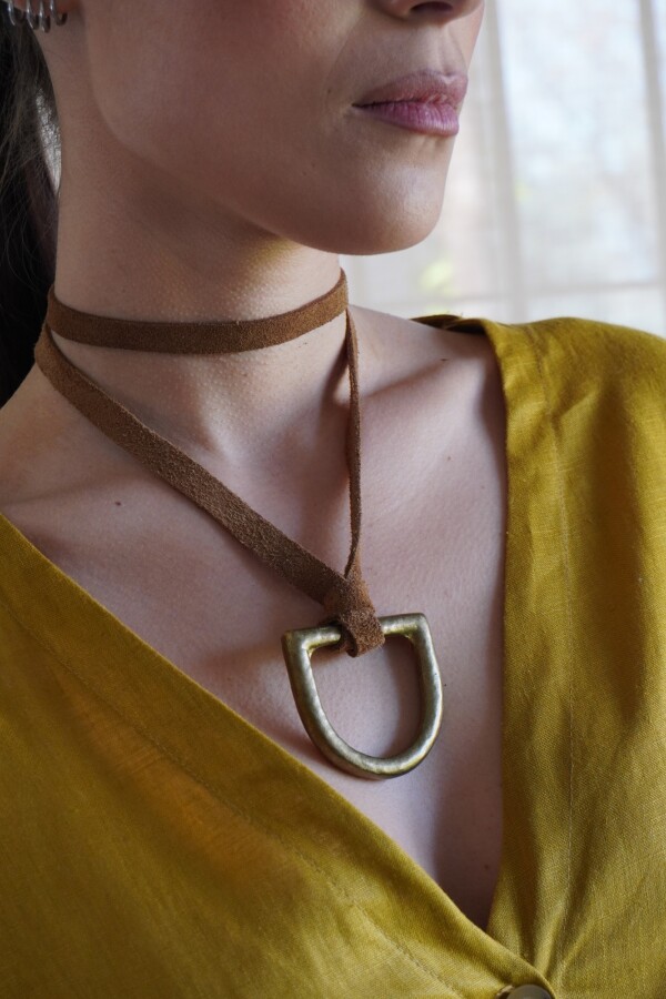 Estribo Tiento Necklace Camel Dorado