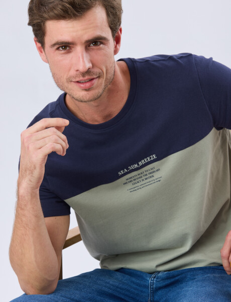 REMERA RAYADA DE ALGODÓN Pistacho